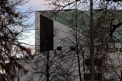 Tältä Finlandia-talon sivussa oleva palkki näyttää toisesta suunnasta kuvattuna.