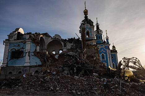 Tuhottu kirkko Bohorodytšnen kylässä Donetskin alueella 20. joulukuuta.