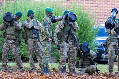Ukrainan asevoimien sotilaat harjoittelivat Britanniassa marraskuussa. 
