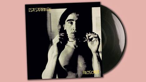 Esa Saarinen poseerasi albuminsa kannessa ilman paitaa. Levystä ei tullut vuonna 1984 hittiä, mutta nyt se julkaistaan uudelleen.