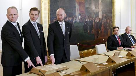 Ministerit Jari Leppä, Antti Häkkänen ja Sampo Terho vannoivat virka- ja tuomarinvalansa toukokuussa.
