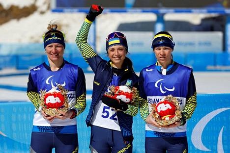 Ukrainan Iryna Bui juhli paralympiakultaa Zhangjiakoussa pystyluokan ampumahiihdossa. Oleksandra Kononova otti hopeaa ja Liudmyla Liashenko sai pronssia. 