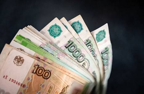 Venäjän ruplan dollarikurssi on vahvempi kuin ennen hyökkäystä Ukrainaan. Ruplan arvo on kuitenkin heikentynyt tuntuvasti viime viikkojen aikana.