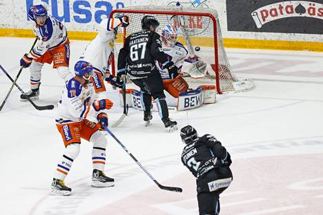 Toni Utunen was shouted by the Lahti audience with his second goal.