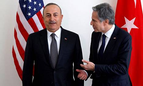 Turkin Mevlüt Çavuşoğlun (vas.) vieraili Yhdysvalloissa toukokuussa 2022. Çavuşoğlun tapasi myös tuolloin Yhdysvaltain ulkoministerin Antony Blinkenin.