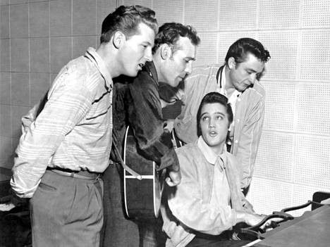 Muusikot Jerry Lee Lewis, Carl Perkins, Elvis Presley ja Johnny Cash eli "The Million Dollar Quartet" Memphisissä vuonna 1956.