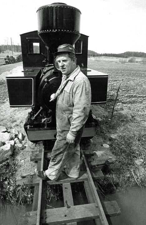 Ajatuksen oman rautatien perustamisesta Carl Bäcksbacka sai Ruotsissa nähtyään museojunien saavuttaman suosion.
