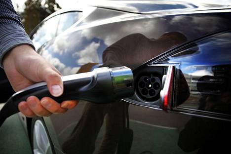 Sähköautojen toimintamatkat eivät ole lähelläkään polttomoottoriautojen toimintamatkoja, mitä monet asiantuntijat pitävät yhtenä sähköautojen yleistymisen esteenä.