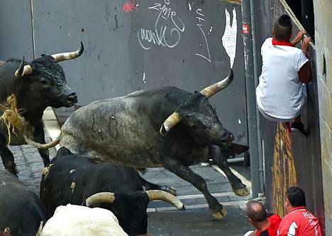 Kahdeksan ihmistä sairaalaan Pamplonan härkäjuoksu­tapahtumassa Espanjassa
