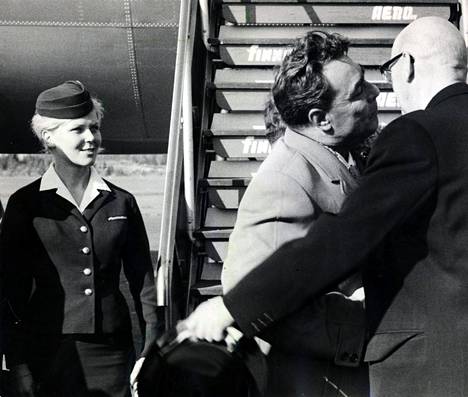 Neuvostojohtaja Leonid Brežnev ja tasavallan presidentti Urho Kekkonen tervehtivät toisiaan syyskuussa 1961.