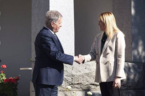 Presidentti Niinistö tapasti EU-parlamentin puhemiehen Roberta Metsolan tiistaina Kultarannassa.
