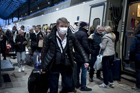 Pietarista Helsinkiin matkaavat junat ovat olleet sunnuntaista lähtien täynnä. 