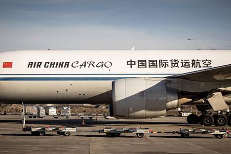 Liègeen tulee Kiinasta nyt kolmesta neljään lentoa vuorokaudessa. Air China Cargon kone Liègen kentällä.