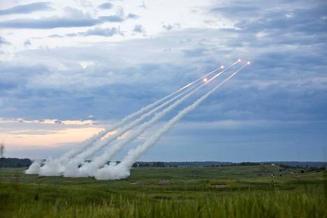 Yhdysvaltain kansalliskaarti harjoitteli M270 MLRS -raketinheittimillä Fort Ripleyssä Minnesotassa 19. heinäkuuta.