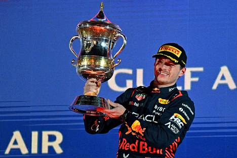 Max Verstappen voitti ylivoimaisesti F1:n avauskilpailun Bahrainissa sunnuntaina.