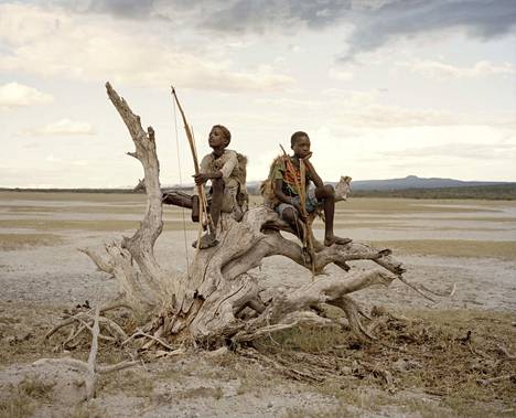 Pohjois-Tansaniassa elävät hadzat kuuluvat Afrikan viimeisiin metsästäjä-kerääjäyhteisöihin. Heimossa on noin 1300 jäsentä. 