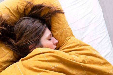  Keski-ikäisistä naisista joka kymmenes sairastaa uniapneaa, miehistä joka viides.