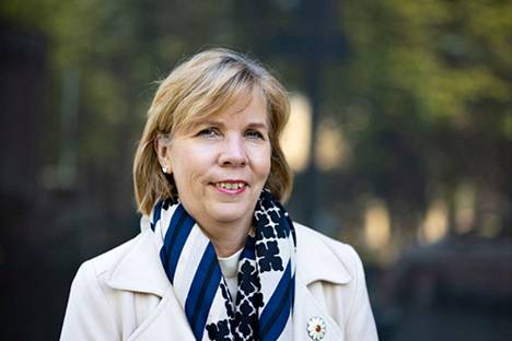 Rkp:n puheenjohtaja Anna-Maja Henriksson kuvattuna toukokuussa.