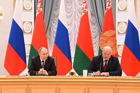 Presidentit Vladimir Putin ja Aljaksandr Lukašenka tapasivat Minskissä maanantaina.