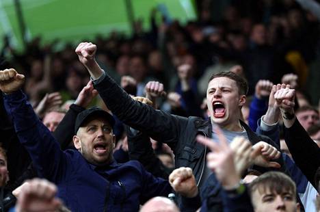 Leedsin ja Manchester Unitedin kannattajien huutelu oli ala-arvoista sunnuntaina.