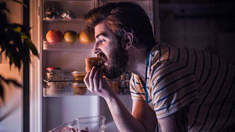 Ravitsemus | Jos nukut huonosti, muuta syömistäsi – asiantuntija kertoo, mitkä ruuat edistävät hyvää unta ja mitä kannattaa välttää