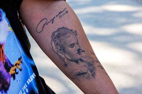 Górechin toinen Justin Bieber tatuointi on kuva laulajan kasvoista.