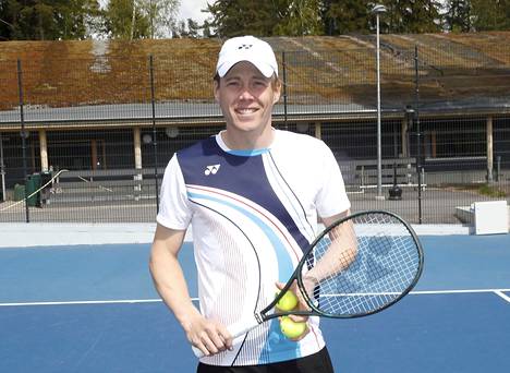 Harri Heliövaara pelaa Marseillen ATP-turnauksen välierissä.