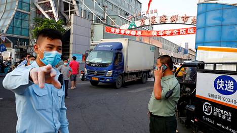 Kiinan viranomaiset ilmoittivat jäljittäneensä uudet koronavirustartunnat pääkaupungissa sijaitsevalle äyriäistorille.