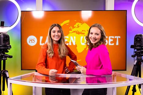 Lasten uutiset voitti Kultaisen Venlan. Kuvassa ohjelman pitkäaikaisimmat toimittajat Kukka Andersson ja esihenkilö Fanny Fröman. 