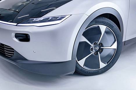 Valmet Automotiven on määrä aloittaa aurinkokennoilla varustettujen sähköautojen valmistus ensi vuoden alussa.