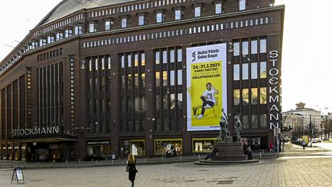 Nyt.fi | Helsingin keskustan Stockmann pimeni kesken Hullujen päivien, ihmiset jatkoivat silti shoppailua – Toimittaja Jose Riikonen oli sattumalta paikalla ja raportoi näkemästään