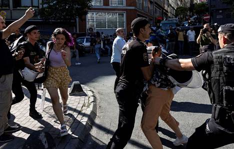 Pride-marssi yritettiin pitää Taksim-aukion lähellä, joka sijaitsee Istanbulin eurooppalaisella puolella.