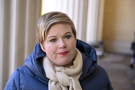 Valtiovarainministeri Annika Saarikko (kesk) kutsui pääministeri Sanna Marinin (sd) Hornet-kommentteja ”harkitsemattomiksi”.