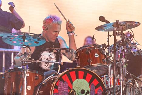 Josh Freese kuvattuna Coachella-festivaaleilla Danny Elfmanin yhtyeessä huhtikuussa 2022.