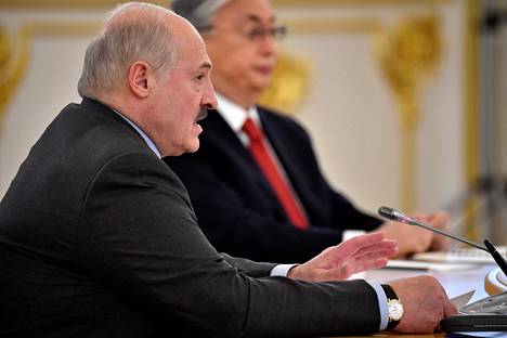 Valko-Venäjän presidentti Aljaksandr Lukašenka Moskovassa 16. toukokuuta muutama päivä ennen kuin hän allekirjoitti lain kuolemantuomion laajentamisesta.
