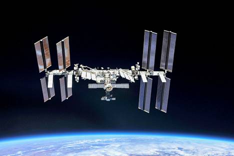 Kansainvälinen avaruusasema (ISS) laskeutui perjantaina kiertoradaltaan hetkeksi  lähemmäs Maata väistääkseen avaruusromua, Venäjän avaruusjärjestöstä kerrotaan. 