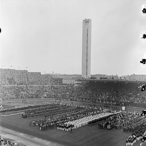 Helsingin olympiakisojen avajaisia vietettiin Olympiastadionilla 19. heinäkuuta 1952.