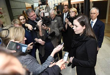 Pääministeri Sanna Marin puhui toimittajille vierailtuaan Viron taidemuseo Kumussa.