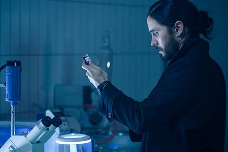 Michael Morbius (Jared Leto) yrittää parantaa verisairauttaan vampyyrilepakon dna:lla, arvattavin seurauksin.