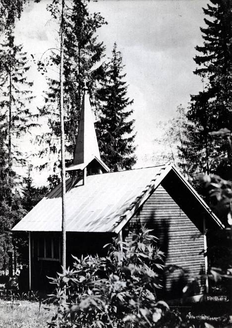 Rekolan kappeli siirrettiin tien toiselle puolelle 1959 naapureiden valitusten vuoksi. Kellotornissa kilisi vanha vellikello.