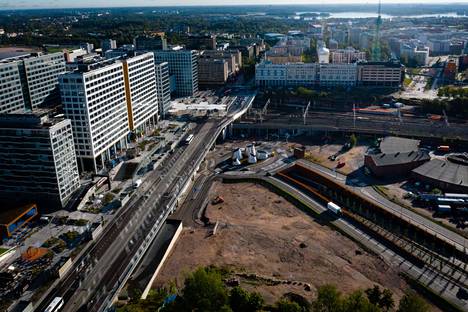 Helsingin Pasilassa kauppakeskus Triplan edessä on tyhjä tontti, johon piti tulla tornihotelli. Sitä ei näillä näkymin rakenneta. Sokos Hotel Tripla vasemmassa yläkulmassa valmistui viime vuonna.