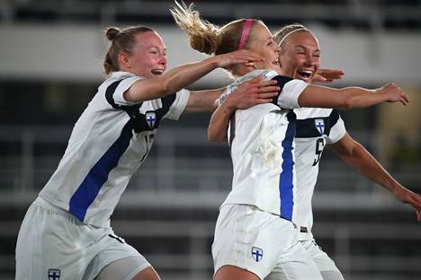 Suomen naisten jalkapallomaajoukkue eli Helmarit osallistuu heinäkuussa EM-kisoihin.