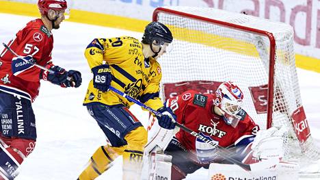 Roope Taponen pelasi vahvasti HIFK:n maalilla.