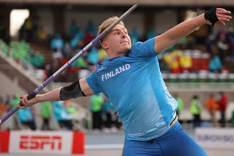 Janne Läspä heitti ennätyksensä 79,07 viime elokuussa Joensuussa. Kuva kesältä 2021.