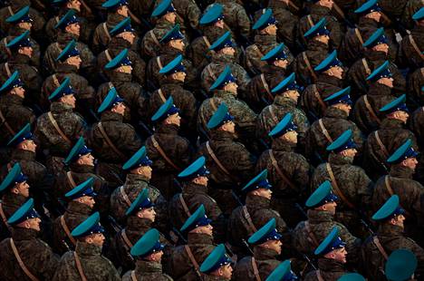 Venäjän armeijan sotilaita harjoitteli voitonpäivän paraatia varten Moskovassa viime viikolla.