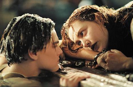 Leonardo DiCaprion ja Kate Winsletin tähdittämän Titanic-elokuvan loppukohtaus on puhuttanut faneja vuosikymmeniä. Olisiko Jack voinut jäädä henkiin? 