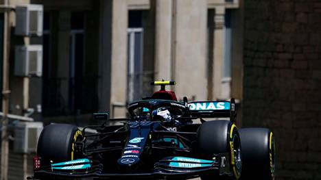 Formula 1 | Max Verstappenin rengas räjähti vain muutama kierros ennen varmaa voittoa, Räikkösellä pistesauma uusintalähdössä – HS seuraa Bakun F1-osakilpailua hetki hetkeltä