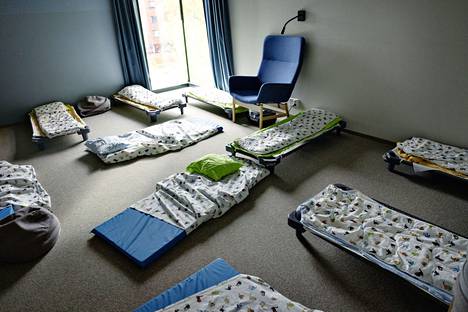 Naps are taken in the designated rooms, where the color scheme is grey-blue.  Some rooms have bunk beds that can be pulled from the wall, but beds are also placed on the floor.