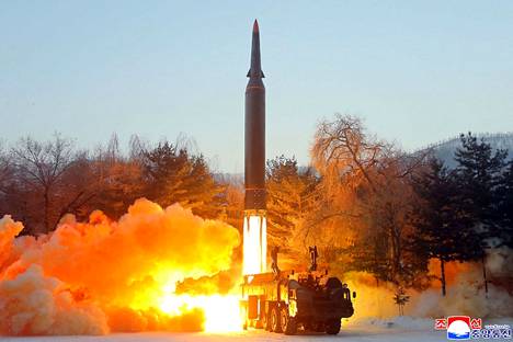 Pohjois-Korean valtiontelevision Korean Central News Agencyn (KCNA) 5. tammikuuta julkaisema kuva ohjuskokeesta. 