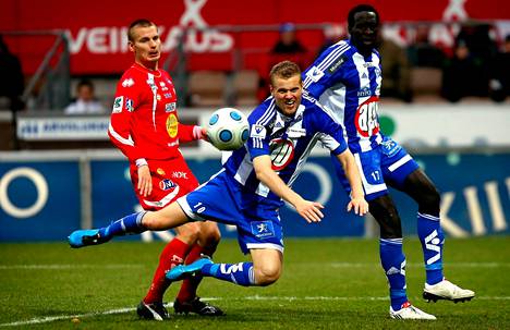 Veikkaus on kotimaisen jalkapalloliigan pitkäaikainen sponsori. Kuva on kaudelta 2009, jolloin HJK voitti SM-kultaa. 
